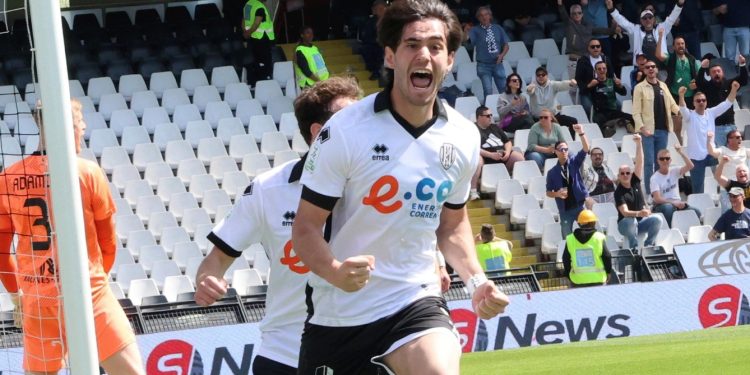 Ashley Cole e krahasoi me Henry, Shpendi: Ndihem komod me këtë rol