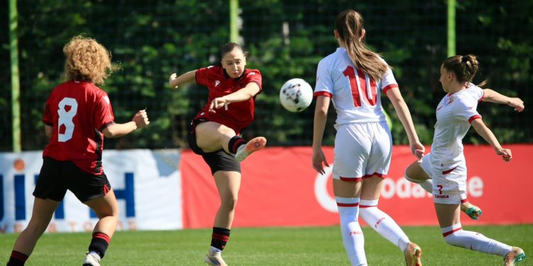 Kualifikueset e Kampionatit Europian U-19 për vajza / Shqipëria barazon 2-2 me Malin e Zi