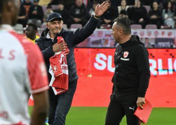 Rikthehet në Bukuresht, tifozët rumunë i rezervojnë një pritje madhështore legjendës kuqezi