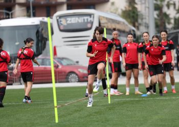 Botërori 2027 për vajza/ Kombëtarja rinis përgatitjet për ndeshjen e radhës ndaj Uellsit, Gresa Berisha i bashkohet ekipit