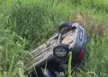 Aksident, makina përfundon në kanal, nuk gjendet asnjë person në vendngjarje