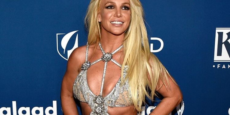 Britney Spears trondit me deklaratat pas arrestimit: “Mamaja ime v*au një djalë 12-vjeçar”