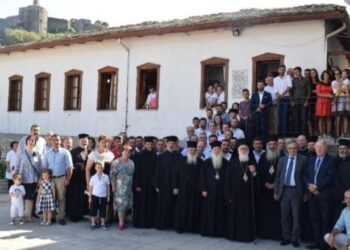 Qeveria mbyll shkollën “Kryqi i Nderuar” në Gjirokastër