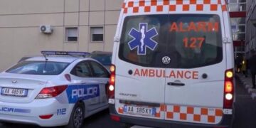 E rëndë në Vlorë/ Ndërron jetë në spital 34-vjeçari i aksidentuar sot
