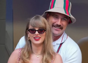 Travis Kelce tregon se si Taylor Swift e transformon atë në një ‘burrë tjetër’