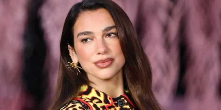 Dua Lipa fiton zemrat me njoftimin surprizues të filmit për turneun e saj