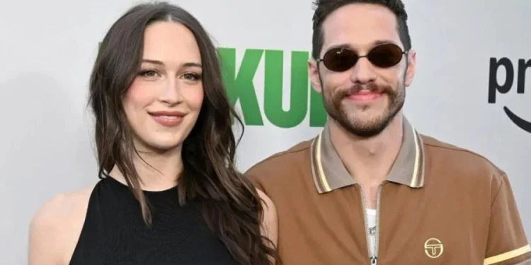 Vajza i bashkon, por dashuria lëkundet, çfarë po ndodh mes Pete Davidson dhe Elsie Hewitt?