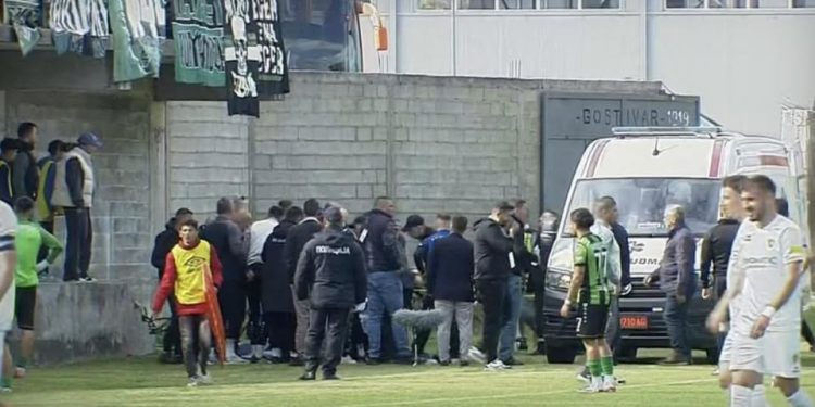 Incident i rëndë/ Tifozi shqiptar bie nga tribuna dhe dërgohet me urgjencë në spital