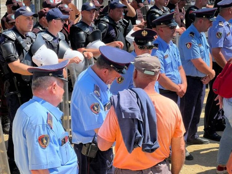 Policia e Shtetit kërkon falje për raportimin e ngjarjes në Vlorë, pezullohet drejtori: Protestuesi s’ka hyrë me forcë në kantier