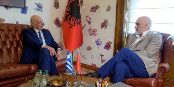 Ministri grek i Mbrojtjes sot në Tiranë, fokusi në marrëveshjen e detit