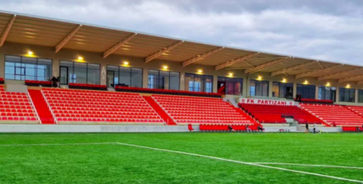 Partizani surprizon me vendimin, vendos të mbyllë tribunat e stadiumit “Arena e Demave” ndaj Dinamos