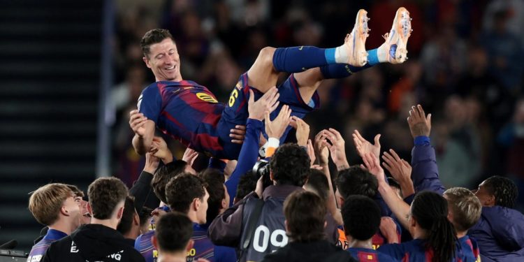 VIDEO/ Barça argëton tifozët, Lewandowski largohet mes lotësh: 4 vite të paharruara