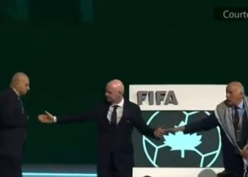 “Nuk takohem me ata që bëjnë gjenocid”/ Moment i sikletshëm, dështon përpjekja e FIFA-s për të ulur tensionet mes federatave izraelite dhe palestineze
