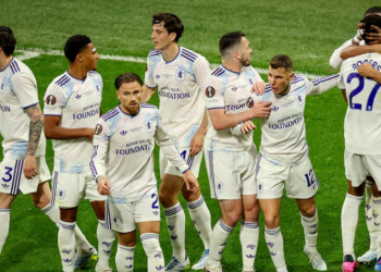 VIDEO/ Aston Villa rikthehet te lavdia pas 30 vitesh, fiton trofeun e Europa League