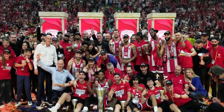 Olympiacos në majën e Evropës, grekët mundin Real-in në finale e Euroligës në basketball