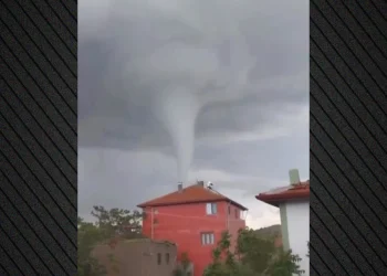 Tornado dhe breshër godasin Turqinë, të plagosur dhe dëme të shumta
