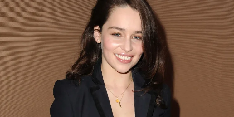 Emilia Clarke rrëfen betejën me dy hemorragji në tru: “Mendova se i kisha shpëtuar vdekjes”