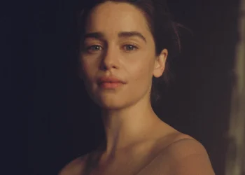 Emilia Clarke zbulon se ka ngrirë vezët pas problemeve të rënda shëndetësore