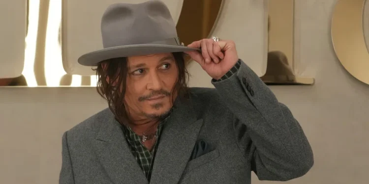 Arrestohet i riu që dyshohet se shpenzoi mijëra euro nga karta e Johnny Depp