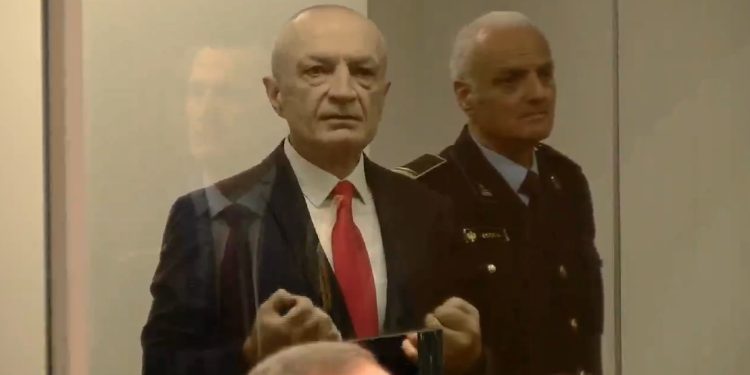 Pamja e Ilir Metës në gjyq ngjalli debat në rrjet, reagon Monika Kryemadhi