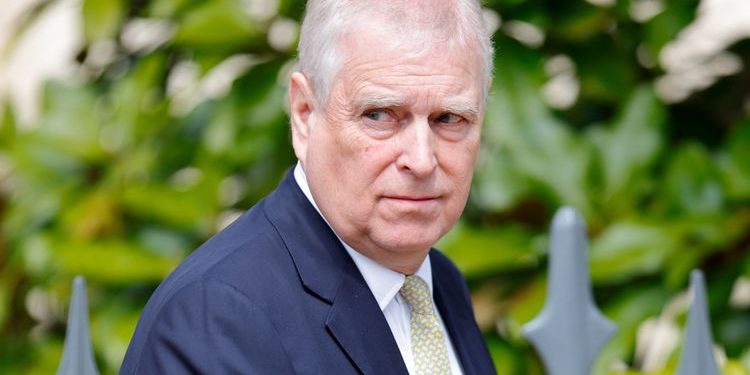 Alarm për Prince Andrew, një person me maskë dyshohet se e kërcënoi pranë shtëpisë së tij