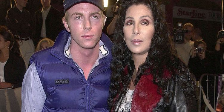 Cher ndërpret mbështetjen financiare për djalin, përfshihet në betejë gjyqësore