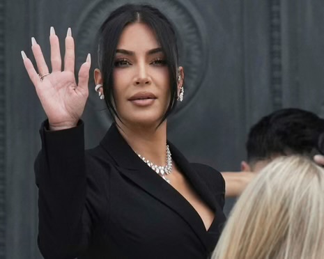 Linja “SKIMS” e Kim Kardashian “fundos” trafikantin