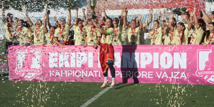 Kampionati i vajzave / Vllaznia shpallet kampione e Shqipërisë pas triumfit 2-0 ndaj Apolonisë