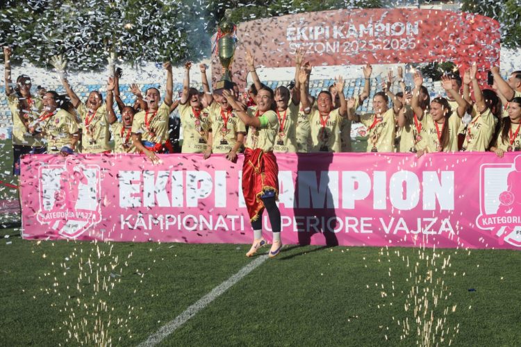 Kampionati i vajzave / Vllaznia shpallet kampione e Shqipërisë pas triumfit 2-0 ndaj Apolonisë