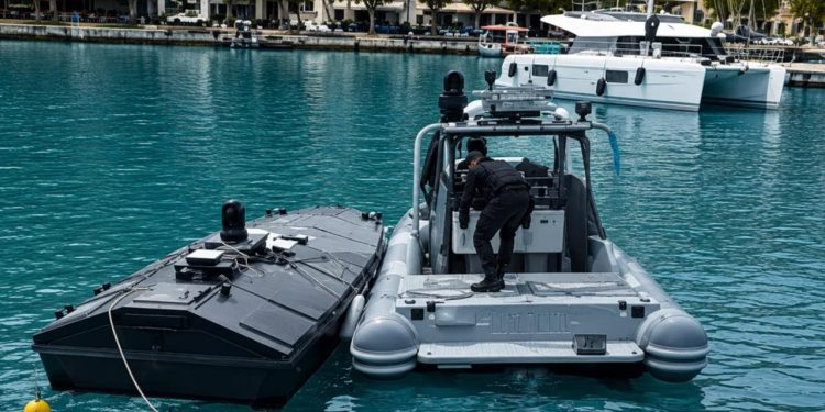 Pas alarmit në Greqi, autoritetet shpërthejnë në mënyrë të kontrolluar dronin misterioz