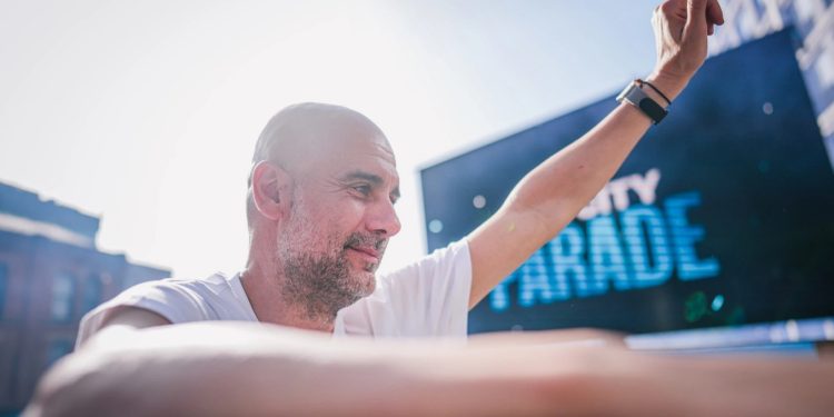 Paradë me trofe, Man.City përcjell Guardiola-n, zgjidhet pasuesi e tij