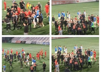 Moment kaotik! Dhunë masive në kryeqytet, situata del nga kontrolli në “Arenën e Demave” (VIDEO)