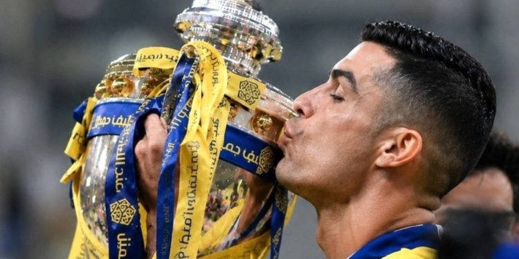 VIDEO/ Gola, lot dhe trofe, CR7 unik, “pushton” edhe Arabinë Saudite