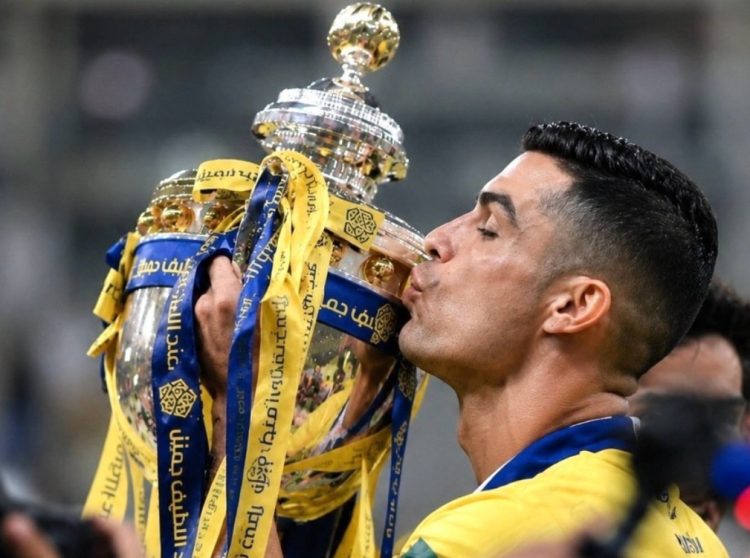 VIDEO/ Gola, lot dhe trofe, CR7 unik, “pushton” edhe Arabinë Saudite