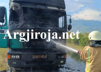 Merr flakë kamioni në Kakavijë