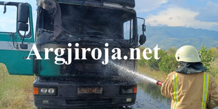 Merr flakë kamioni në Kakavijë