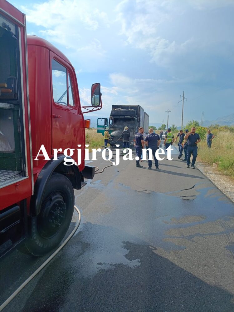 Merr flakë kamioni në Kakavijë