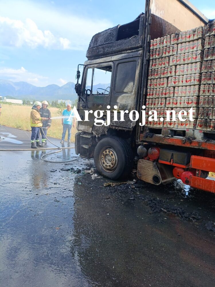Merr flakë kamioni në Kakavijë