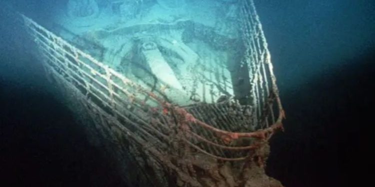 Misteri i shisheve të shampanjës në rrënojat e Titanikut, pse nuk u thyen në fund të Atlantikut
