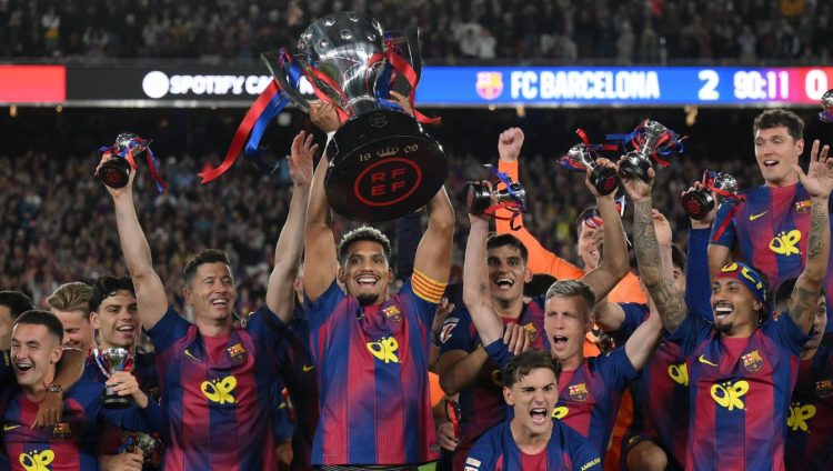 Titulli në “El Clasico”, Barça rishkruan historinë, Flick shpërthen në lot (VIDEO)