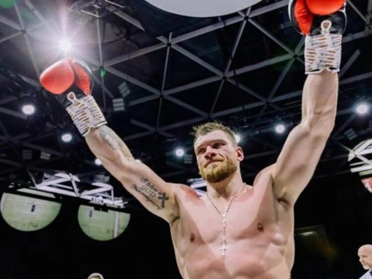 Boks/ Jurgen Uldedaj triumfon në Londër, boksieri shqiptar mbron titullin kampion IBO ndaj britanikut Nnamdi