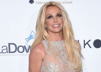 “Kishte një thikë!”/ Zëdhënësi i Britney Spears mohon incidentin në restorant: Po priste hamburgerin!