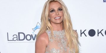 “Kishte një thikë!”/ Zëdhënësi i Britney Spears mohon incidentin në restorant: Po priste hamburgerin!