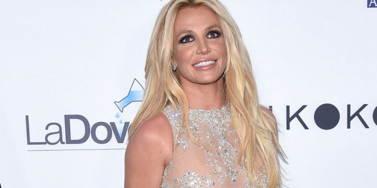 “Kishte një thikë!”/ Zëdhënësi i Britney Spears mohon incidentin në restorant: Po priste hamburgerin!