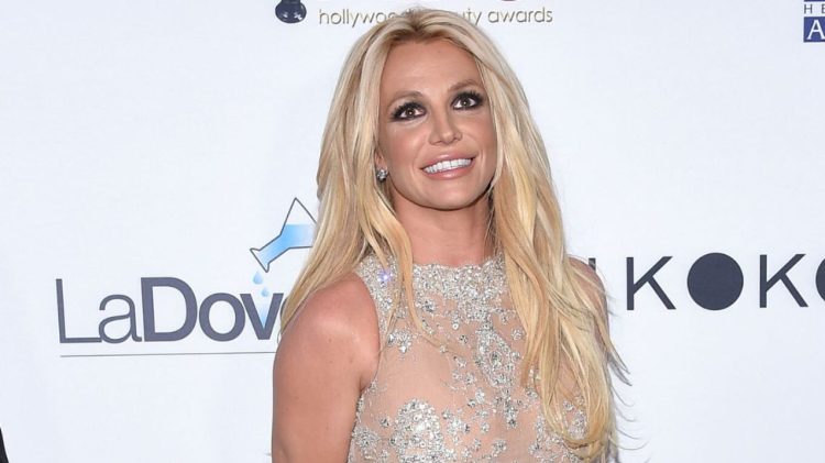 “Kishte një thikë!”/ Zëdhënësi i Britney Spears mohon incidentin në restorant: Po priste hamburgerin!