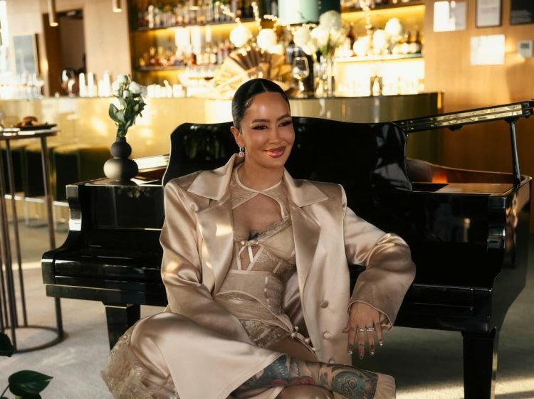 Dafina Zeqiri zbulon se është sërish në pritje të ëmbël! Këngëtarja jep lajmin gjatë koncertit në Tiranë: Sonte kam performuar vetë e dyta!