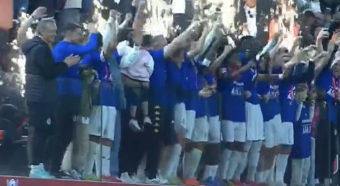 VIDEO/  Festa në “Air Albania”, Dinamo “ngre në qiell” Kupën e Shqipërisë