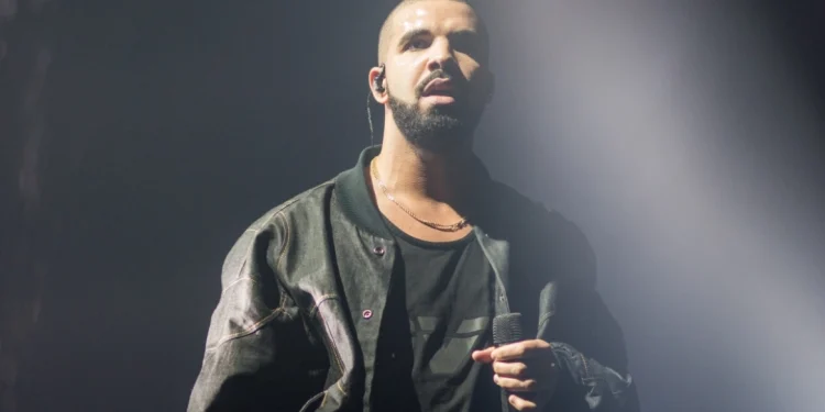 Histori në muzikë! Drake thyen rekordin e Billboard 200 dhe lë pas çdo artist tjetër