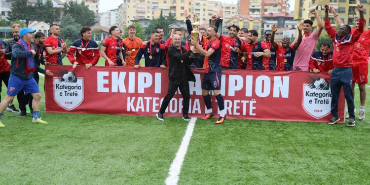 Vllaznia B shpallet kampione e Kategorisë së Tretë, mposht Albpetrolin në finale 4-2