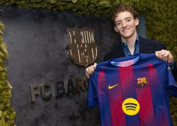 Barça e nis “zjarr”, prezanton Anthony Gordon, anglezi: Dua të fitoj Champions (VIDEO)
